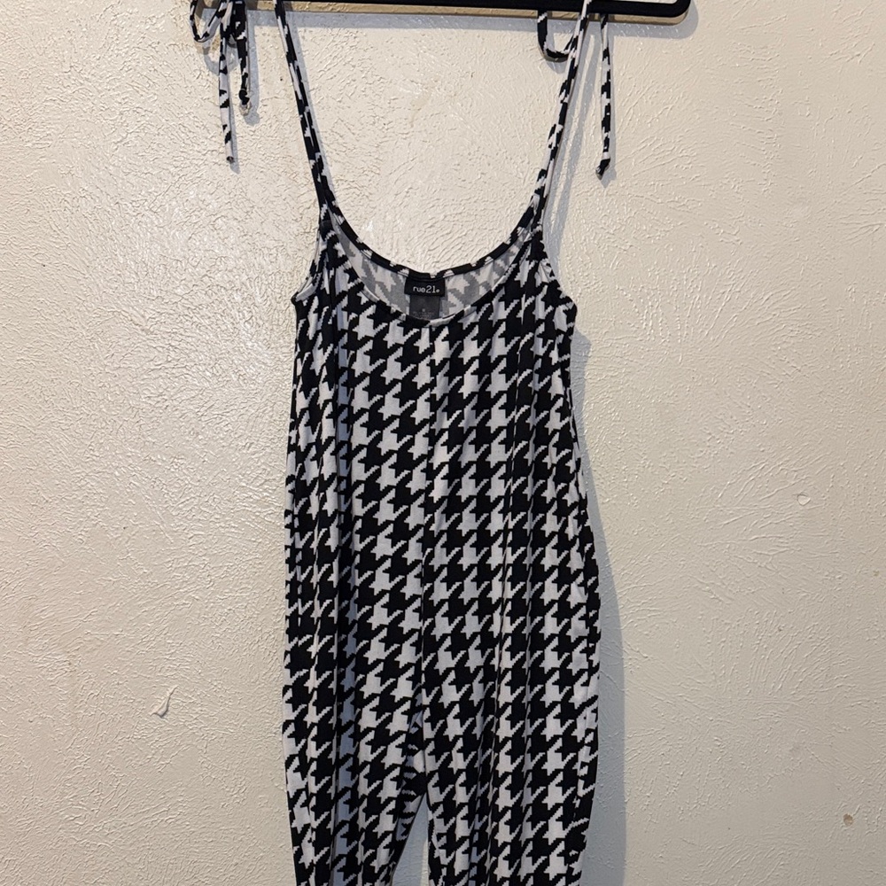 Rue21 Black and White Houndstooth Jumpsuit